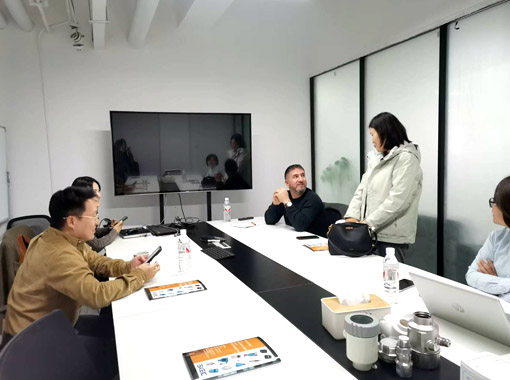 國外客戶來訪我司，深度交流外貼液位計(jì)與雷達(dá)水位計(jì)技術(shù)